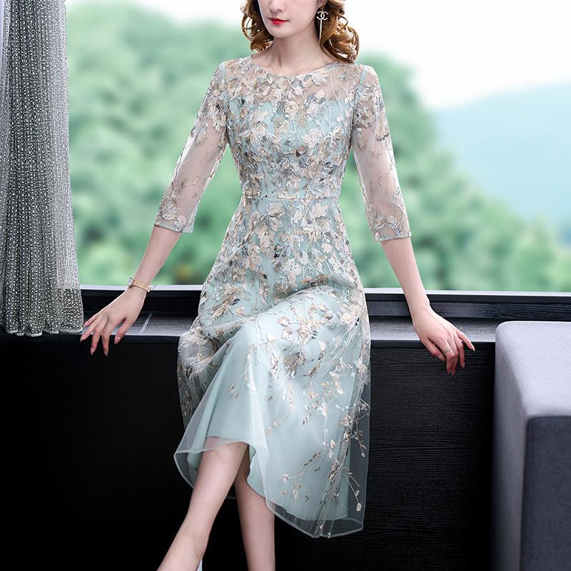 Plus Size Floral Embroidery Dress