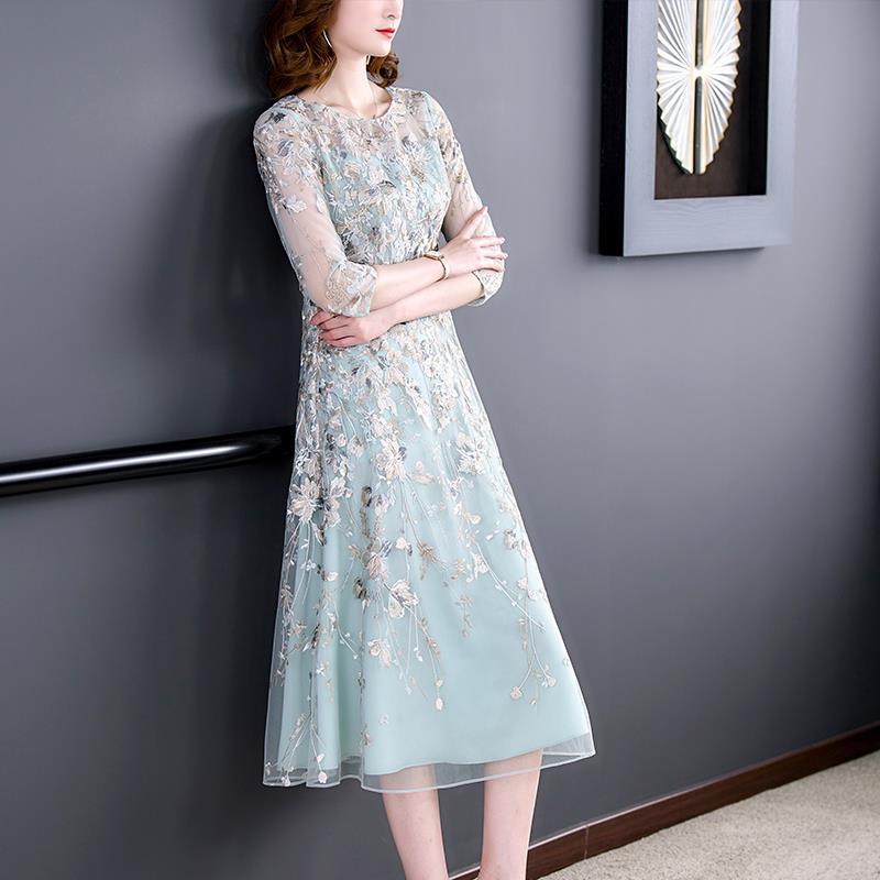 Plus Size Floral Embroidery Dress