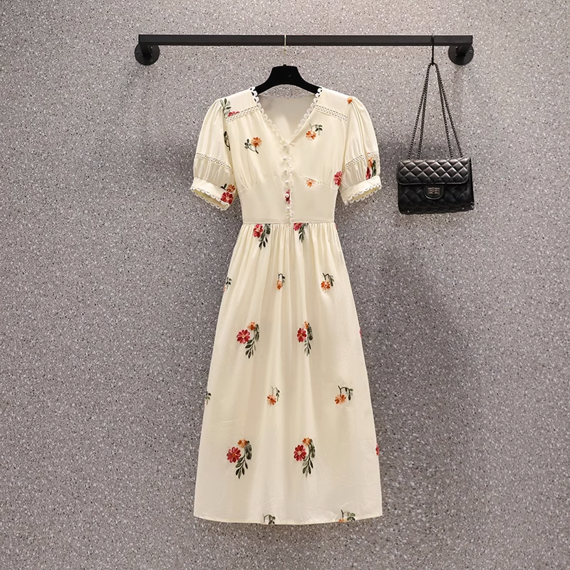 Plus Size Floral Embroidery Midi Dress