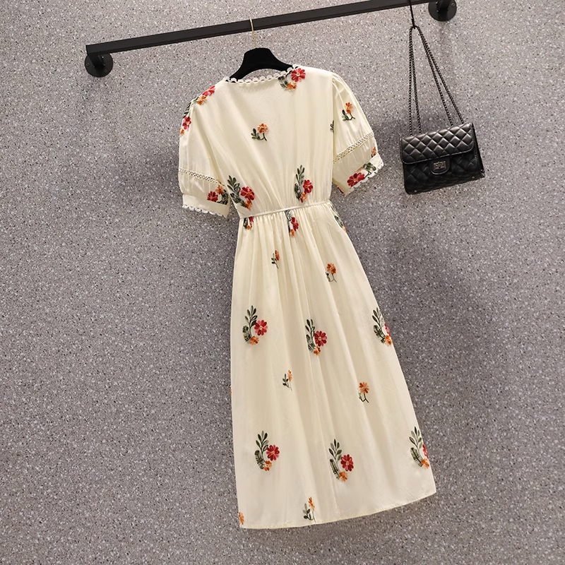 Plus Size Floral Embroidery Midi Dress