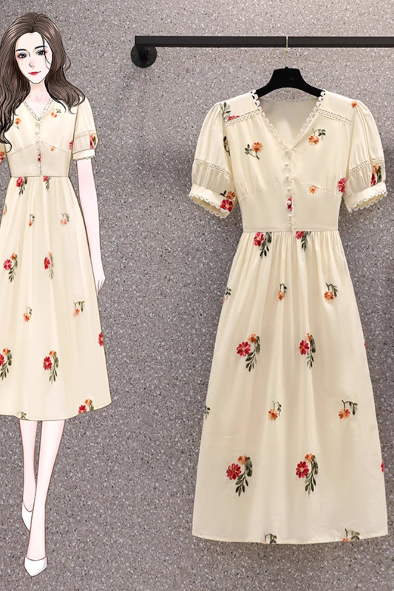 Plus Size Floral Embroidery Midi Dress