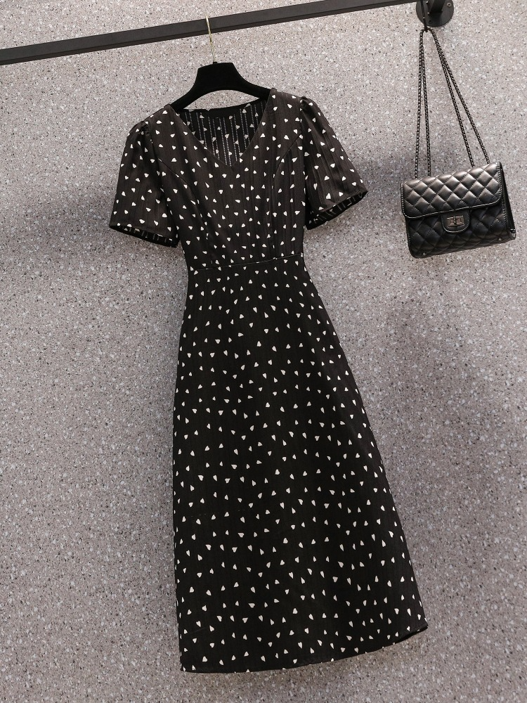 Plus Size Hearts Print V Neck Midi Dress