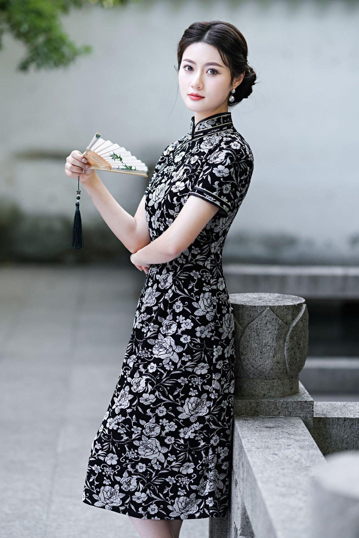 (M-5Xl) Plus Size Black Floral Modern Qipao Dress