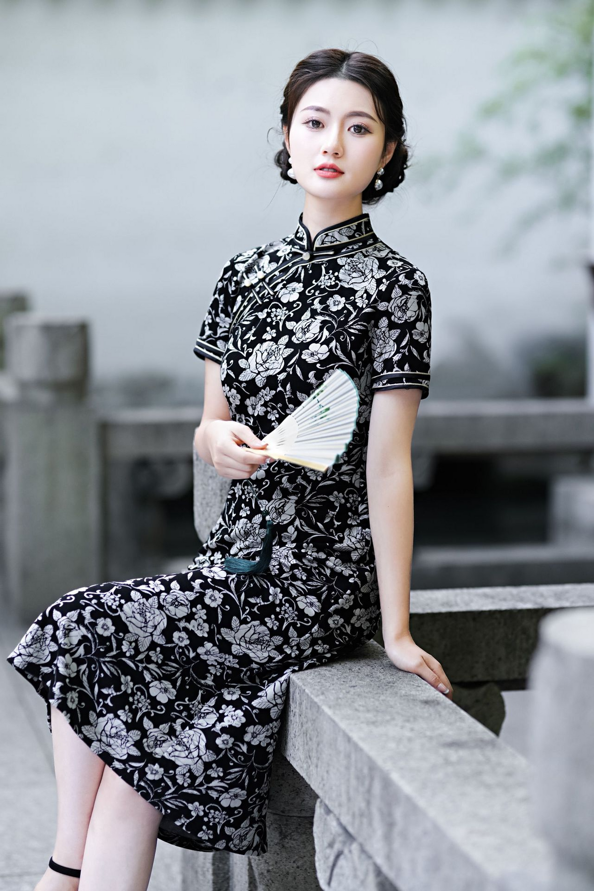 (M-5Xl) Plus Size Black Floral Modern Qipao Dress