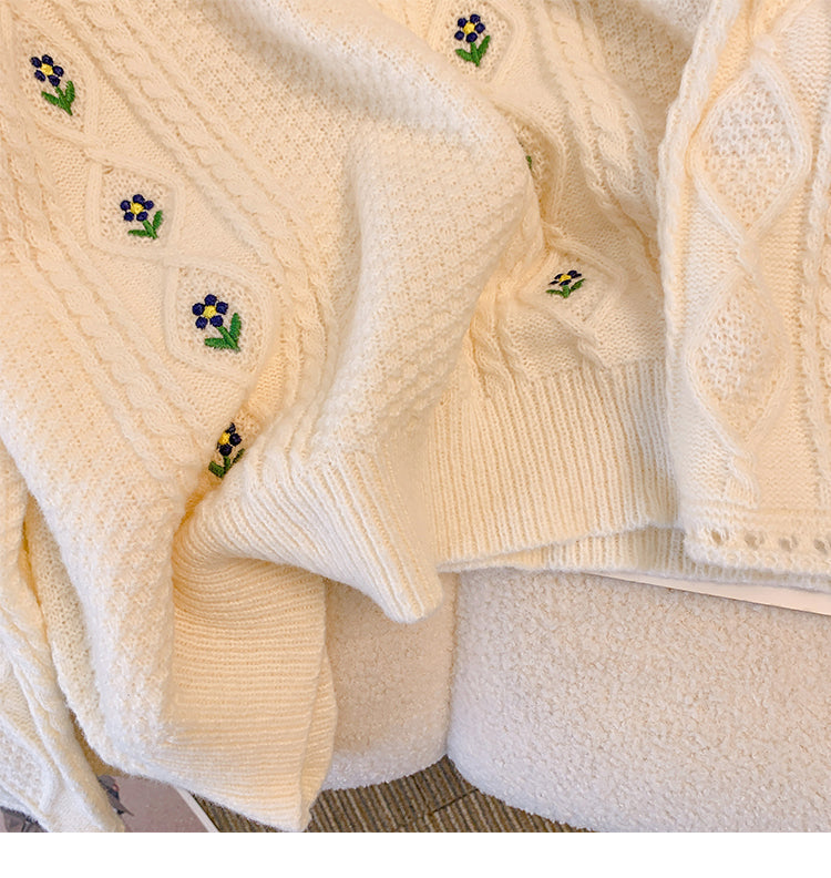 Plus Size Korean Flowers Embroidered Knit Sweater
