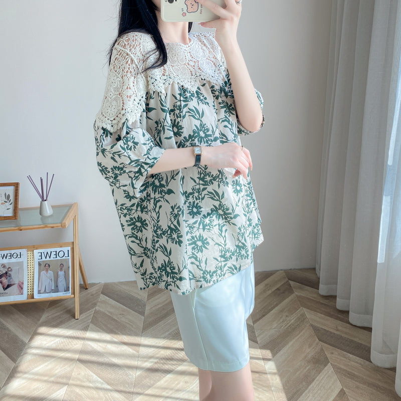 Plus Size Lace Floral ¾ Sleeve Blouse