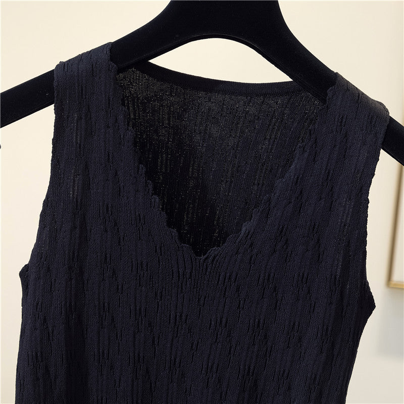 Plus Size Knit Scallop V Neck Tank Top