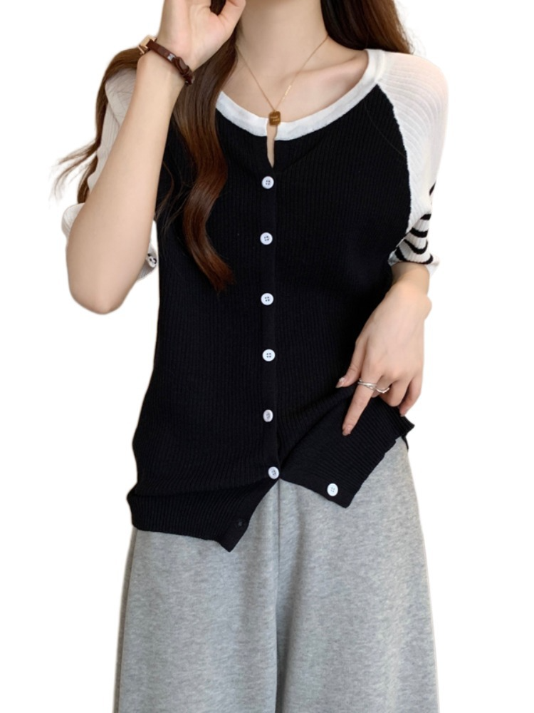 Plus Size Raglan Knit Blouse